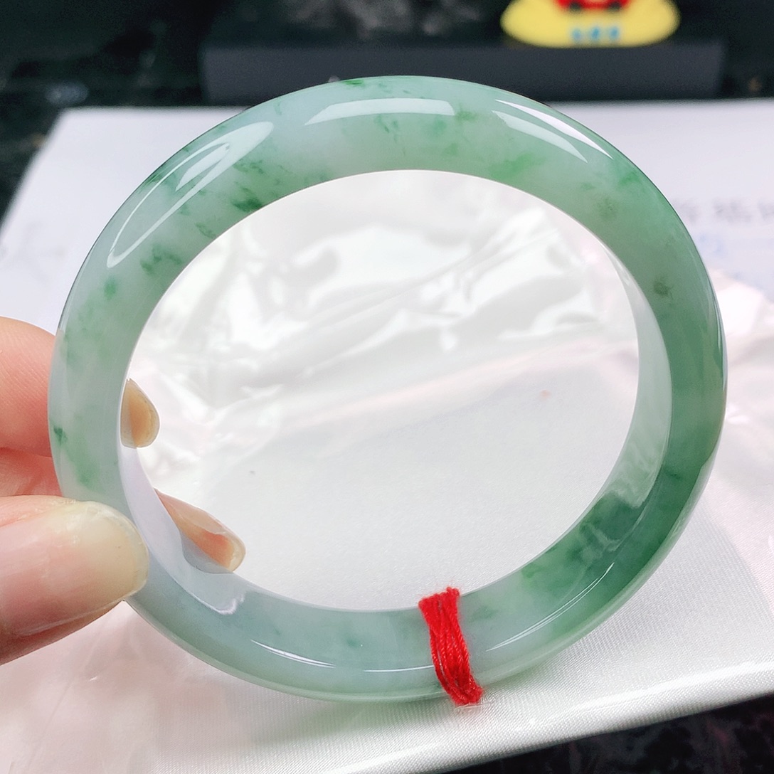 翡翠未镶嵌手镯正