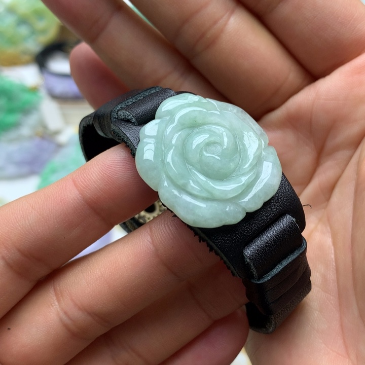 翡翠颈饰未镶嵌翡翠