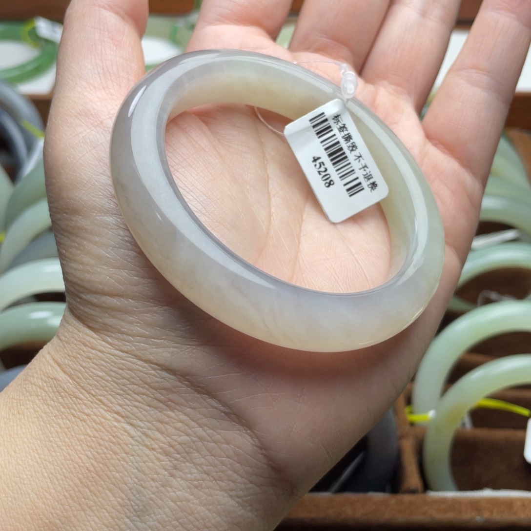 【闪购商品】和田玉手镯未镶嵌56.5