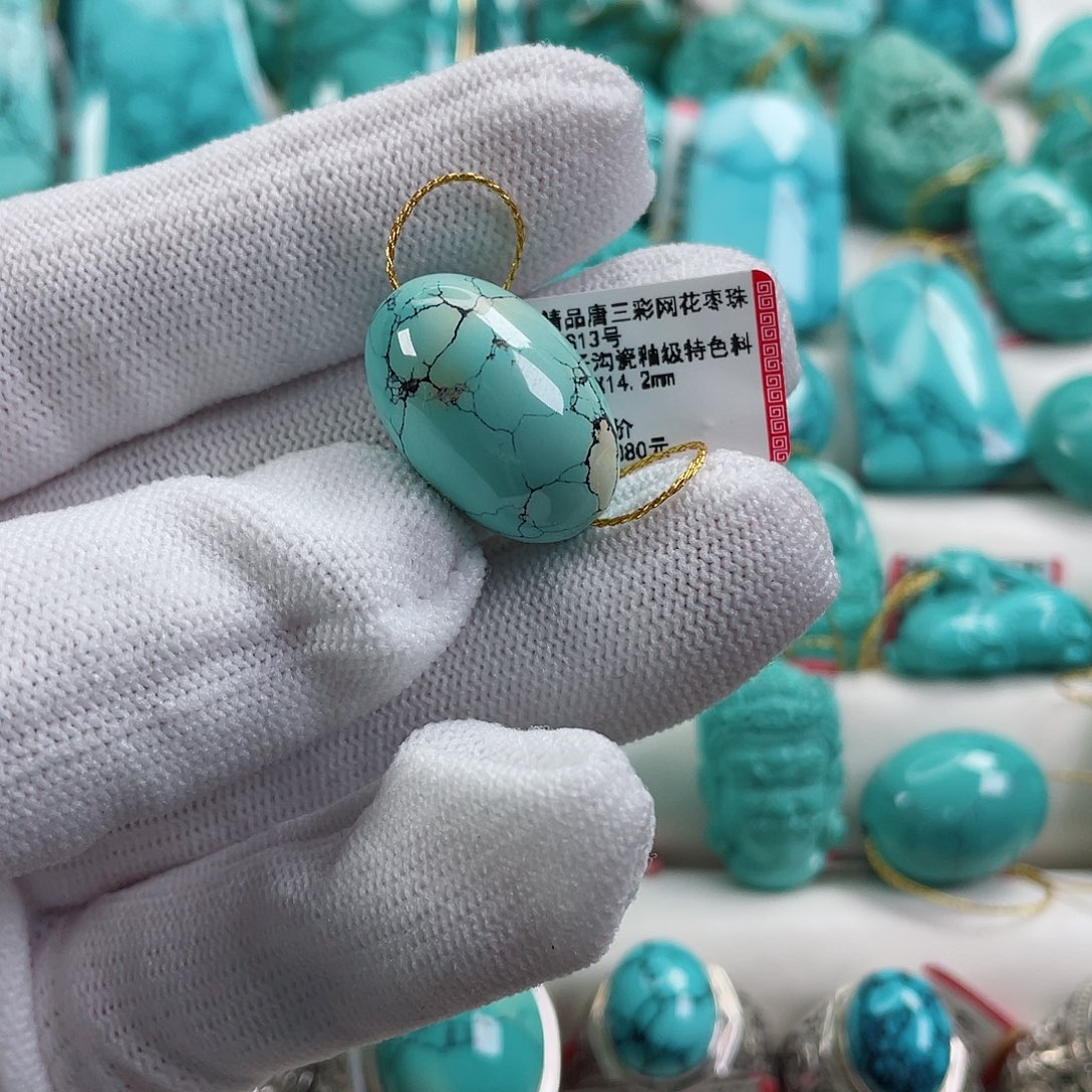 绿松石颈饰未镶嵌