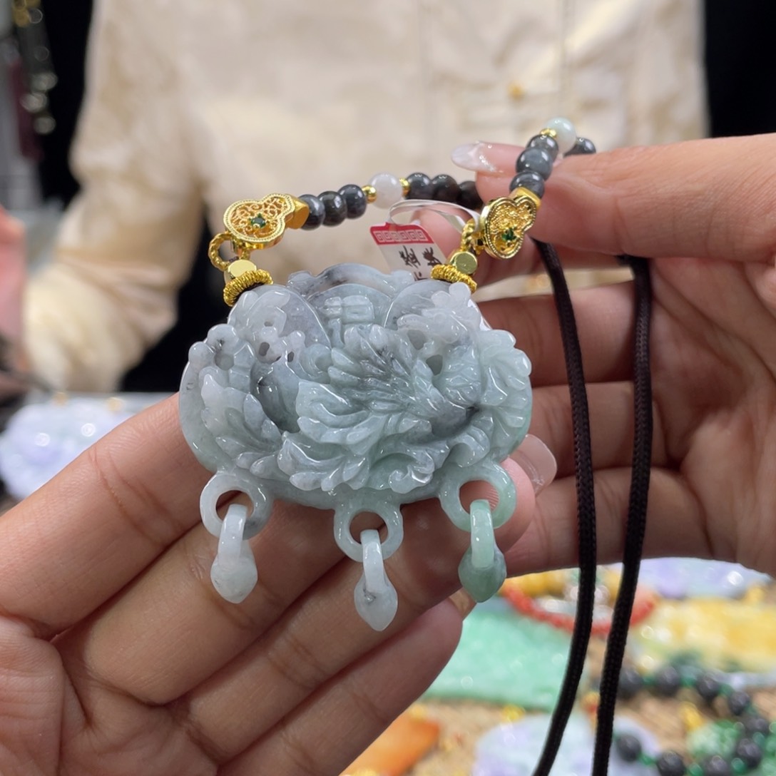 翡翠颈饰未镶嵌代编织