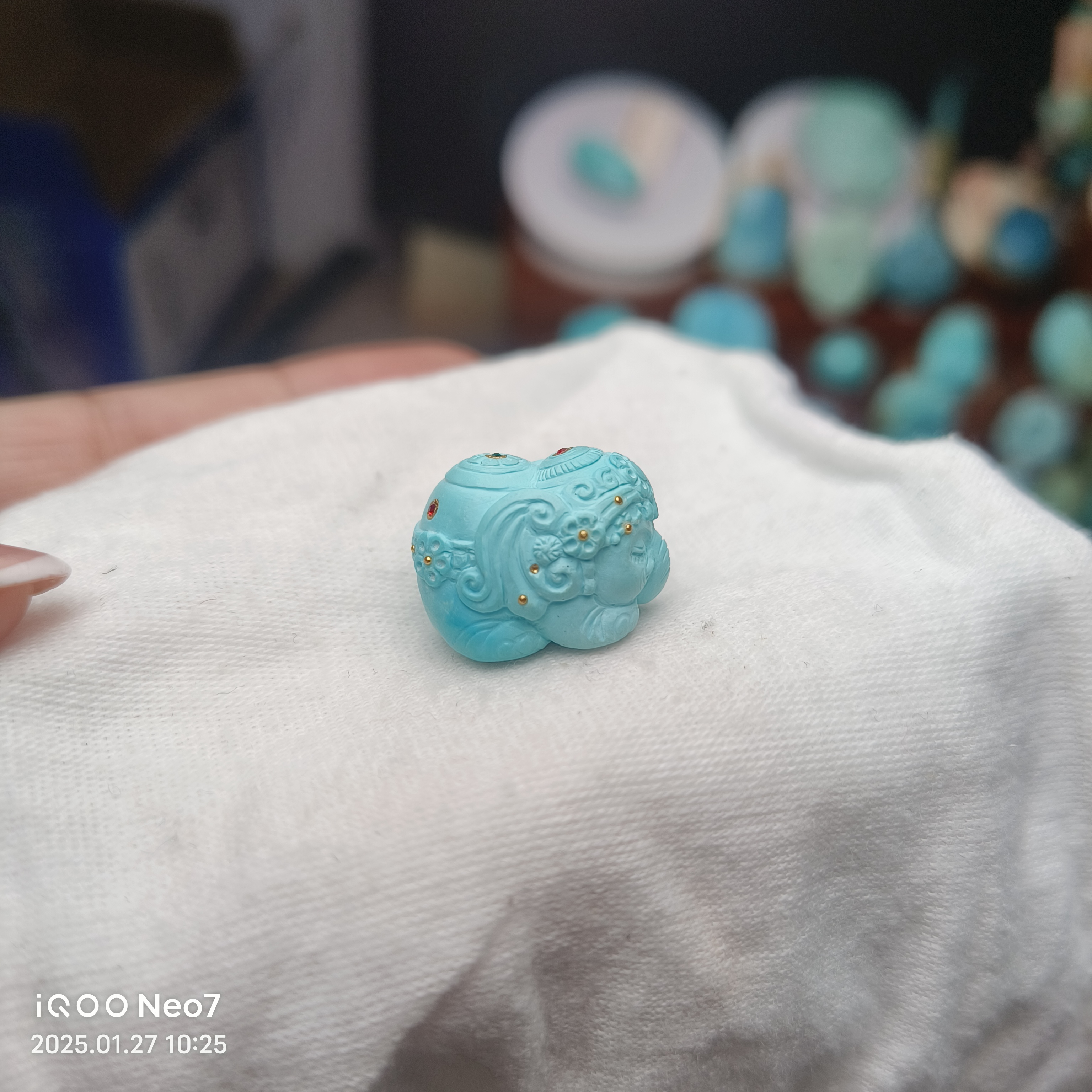 原矿绿松石雕刻象