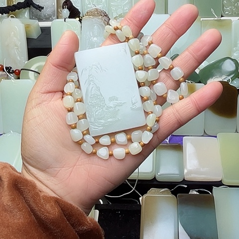 颈饰未镶嵌和田玉随**泊