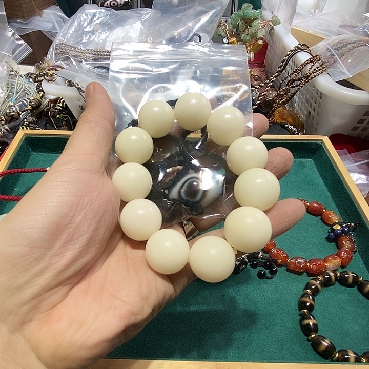 白玉菩提手串戏****?80号男女同款