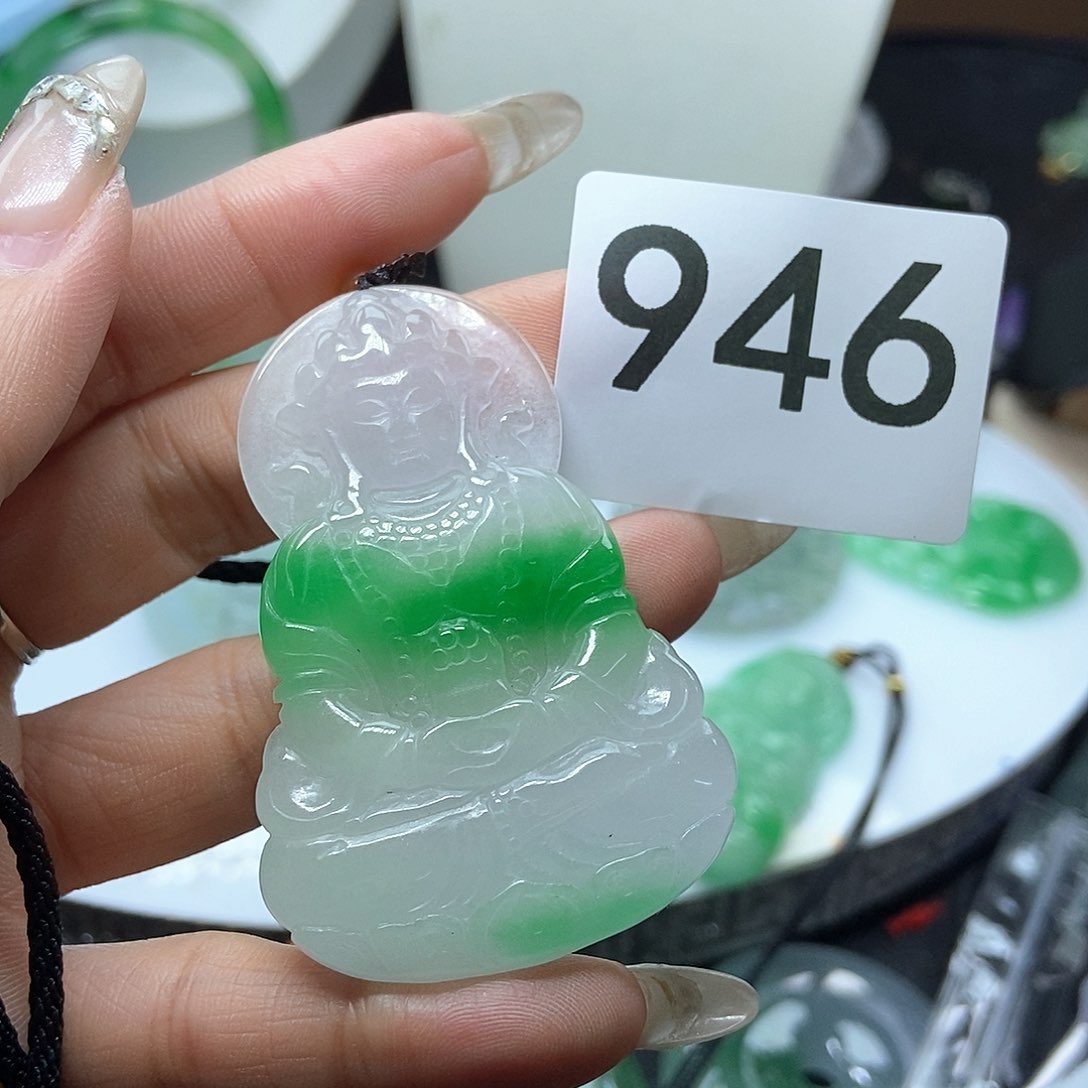 翡翠吊坠(赠链)未镶嵌