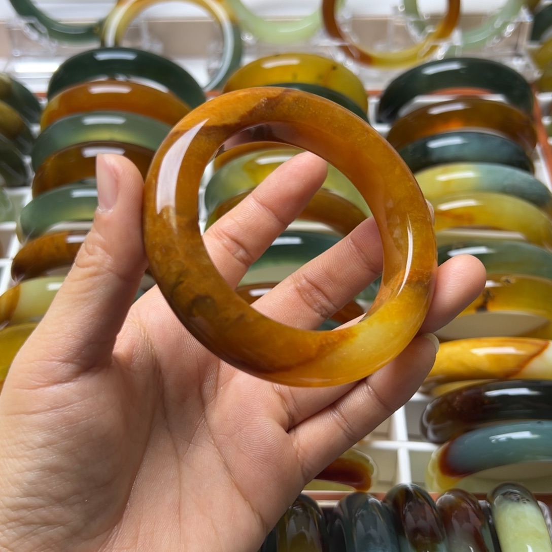 蛇纹石玉未镶嵌手镯