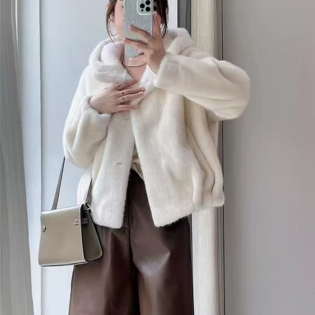 2025冬季新款连帽时尚百搭休闲短款女毛毛外套
