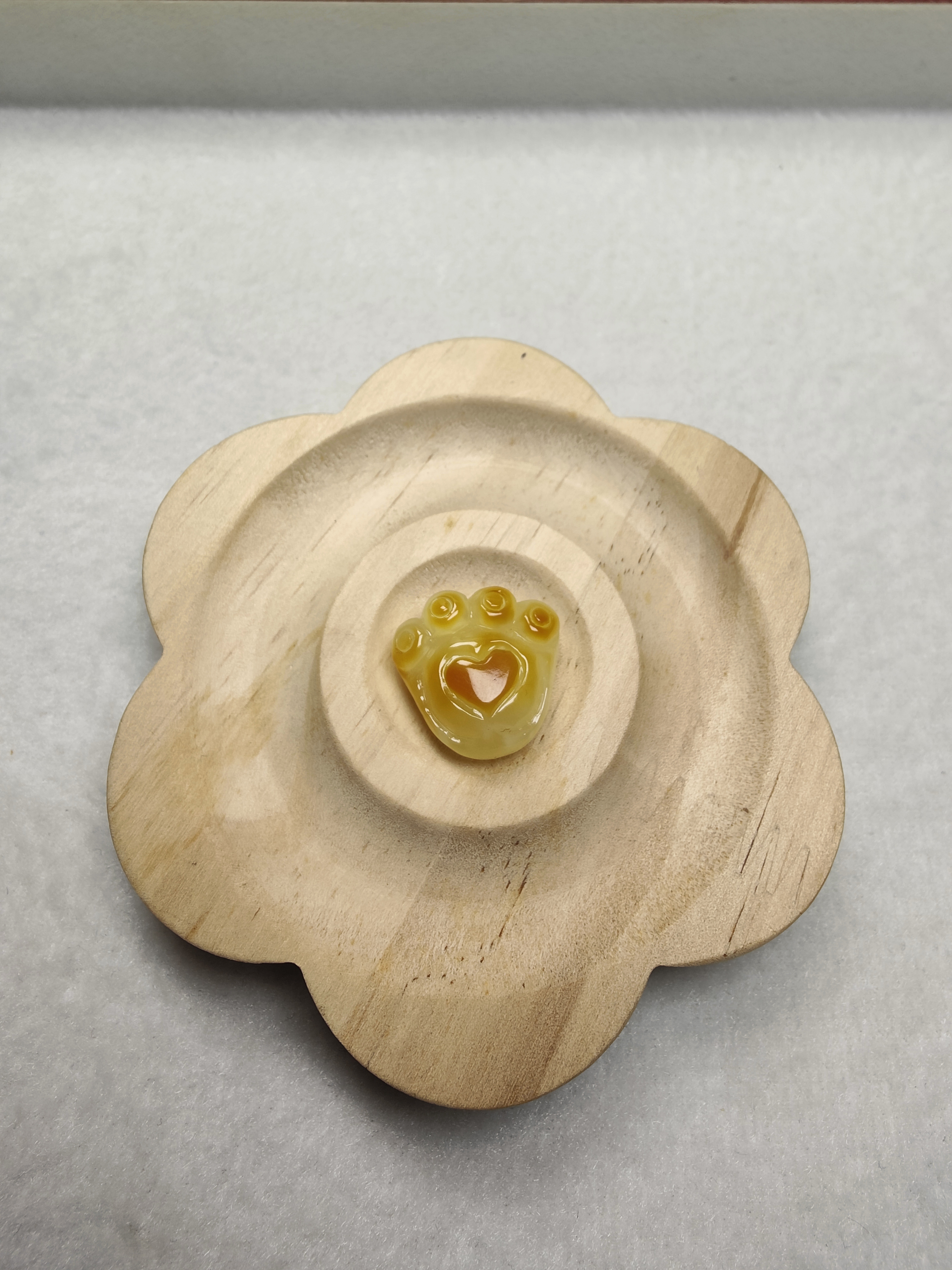 天然蜜蜡俏色熊掌吊坠（打孔不退换）