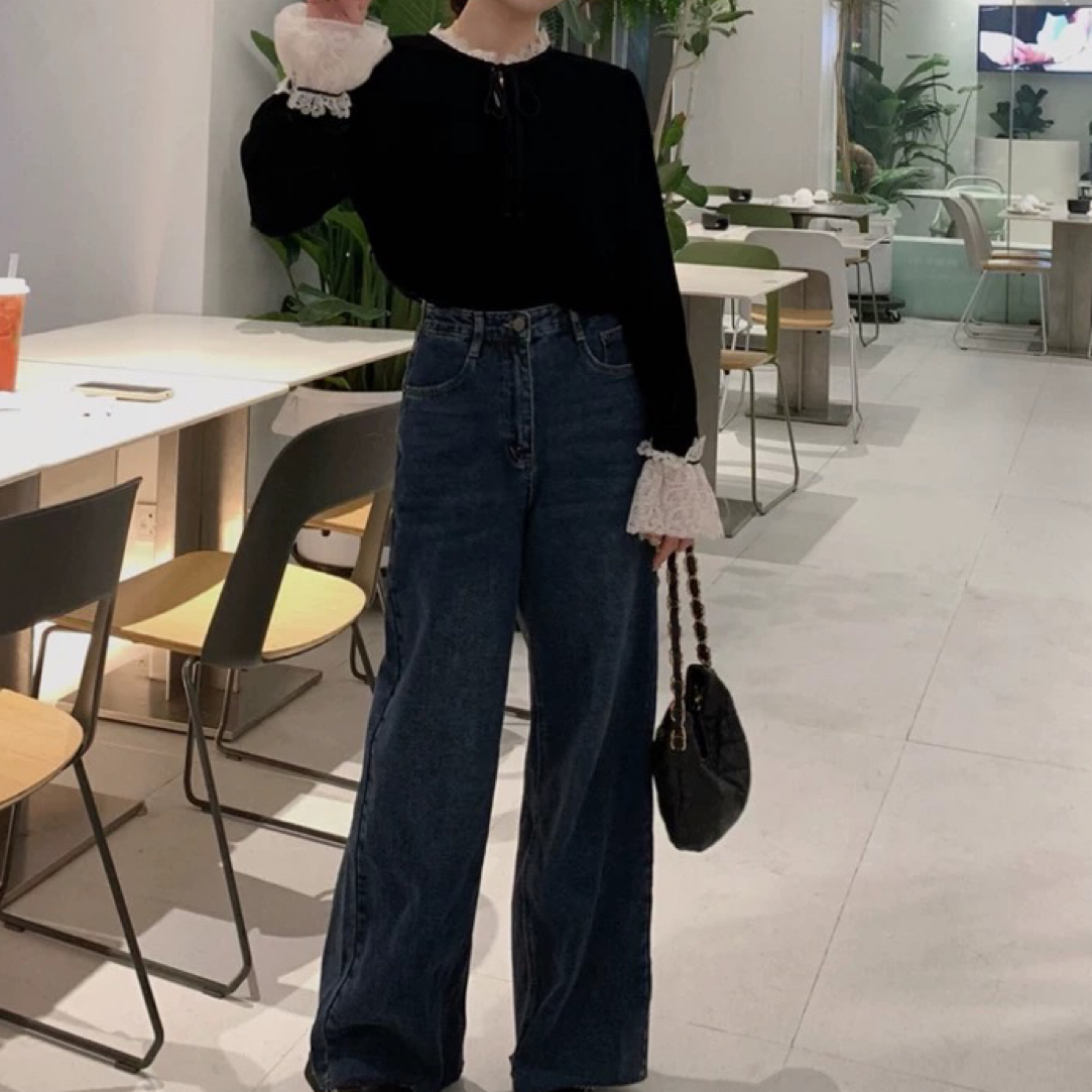 金丝绒蕾丝边喇叭袖打底衫