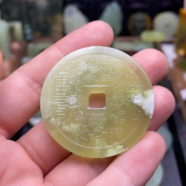 蛇纹石玉挂件未镶嵌