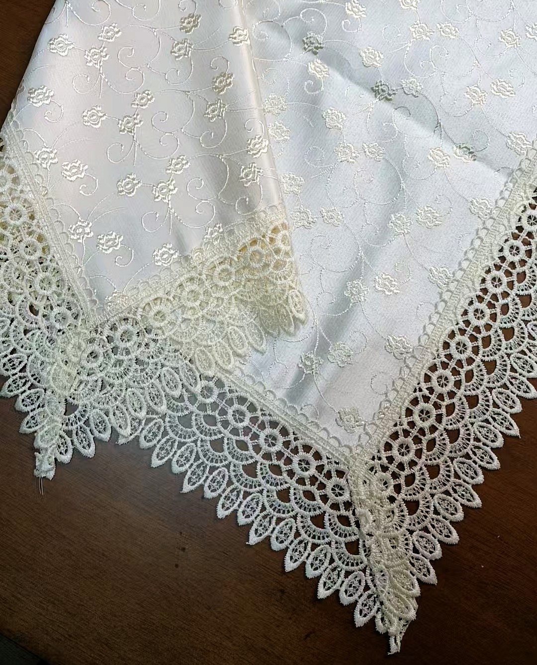 M39 浮雕小梅花米色 (130X180cm）餐桌布，茶几布，电视机75寸盖巾