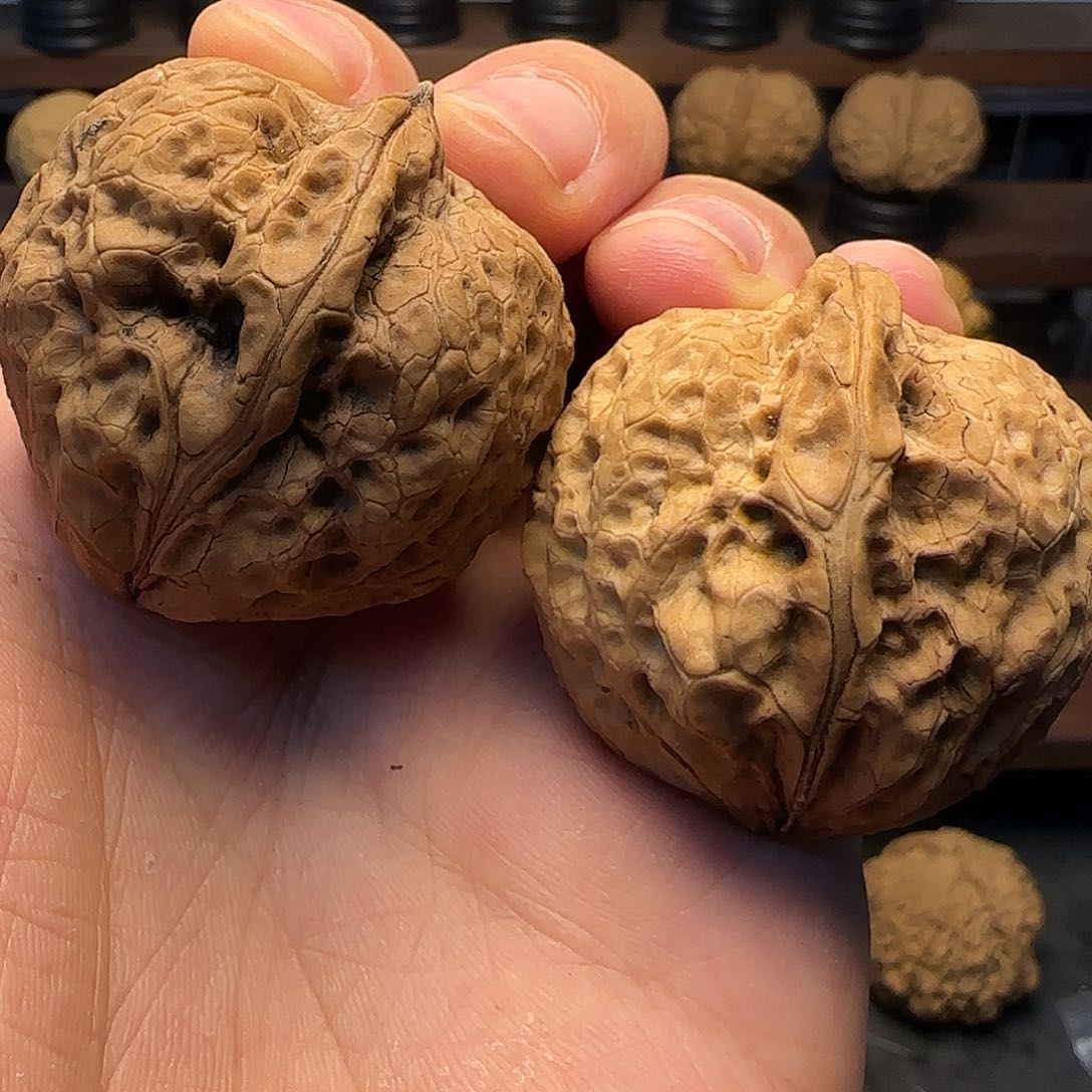 文玩核桃把件玉玲珑