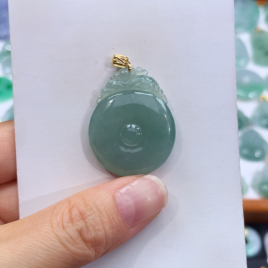 翡翠18K金镶嵌颈饰翡翠吊坠