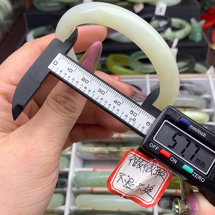 蛇纹石玉手镯未镶嵌895