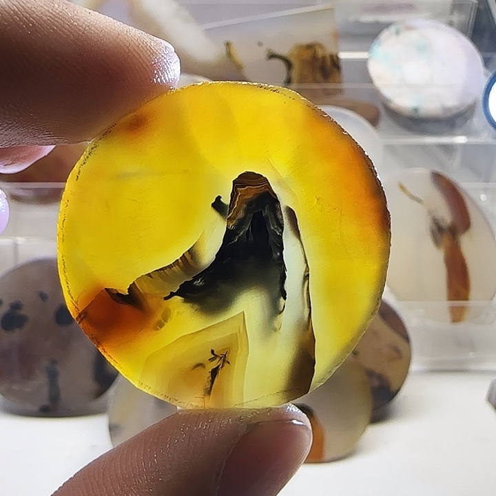 玛瑙/玉髓未镶嵌珠宝奇石