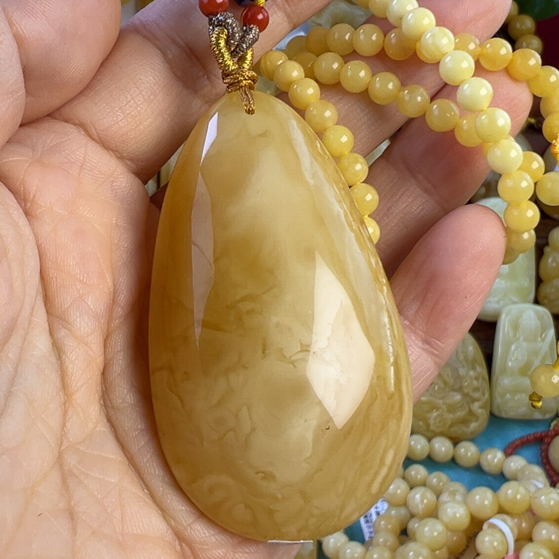 蜜蜡吊坠(赠链)未镶嵌晚*。