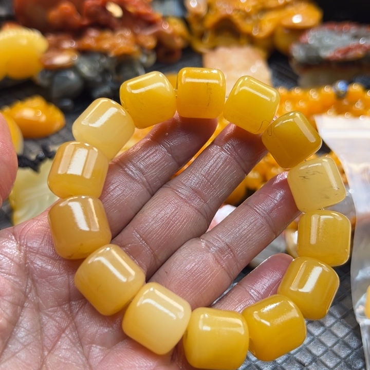 石英质玉（黄龙玉）颈饰未镶嵌