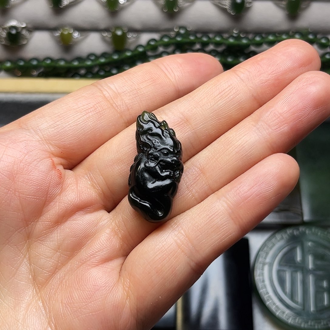 人***️蛇纹石玉未镶嵌颈饰