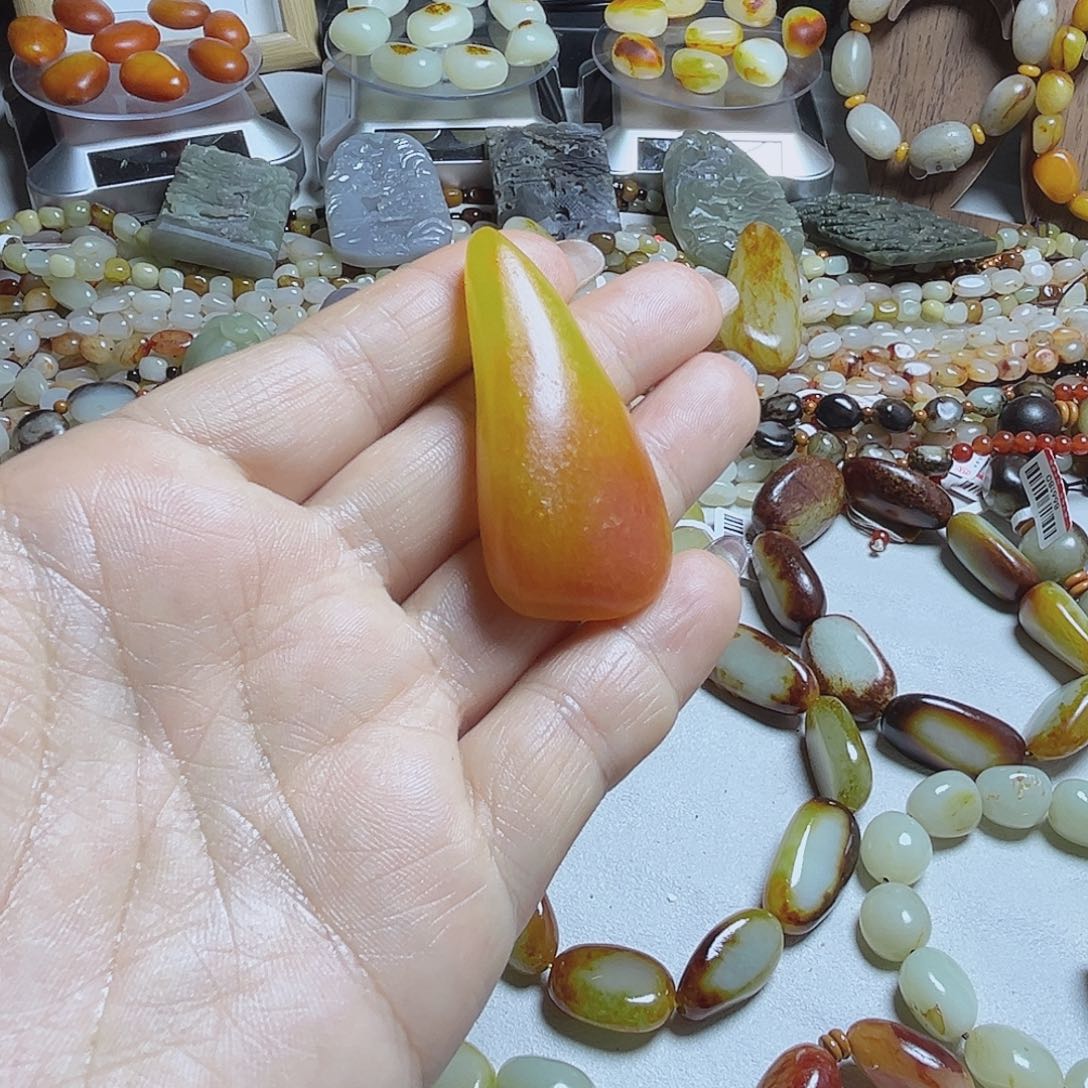 何***两和田玉（糖玉）未镶嵌手链