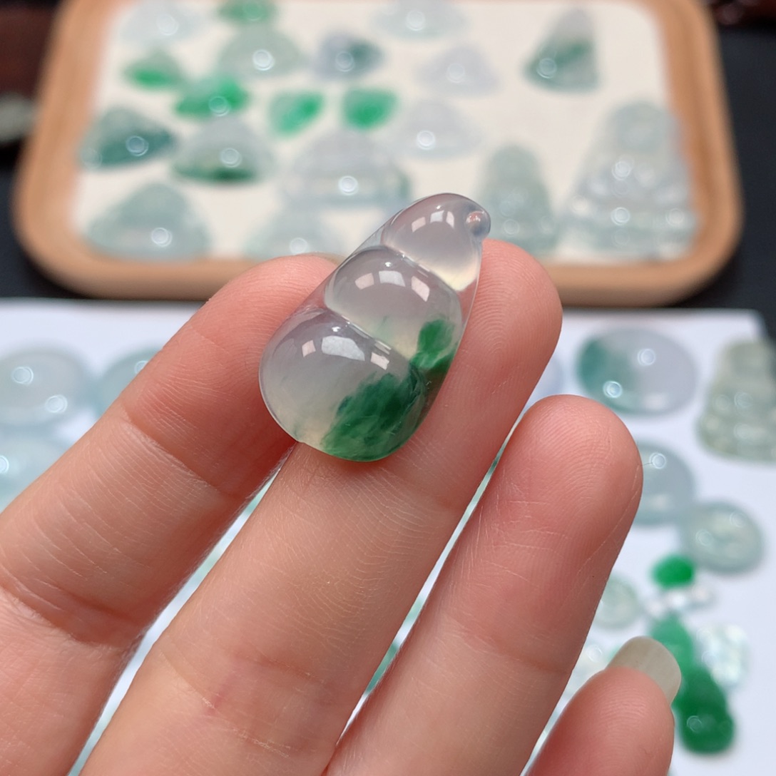 翡翠未镶嵌颈饰冰种飘花福豆