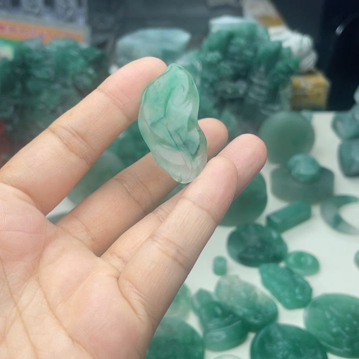 石英质玉未镶嵌颈饰