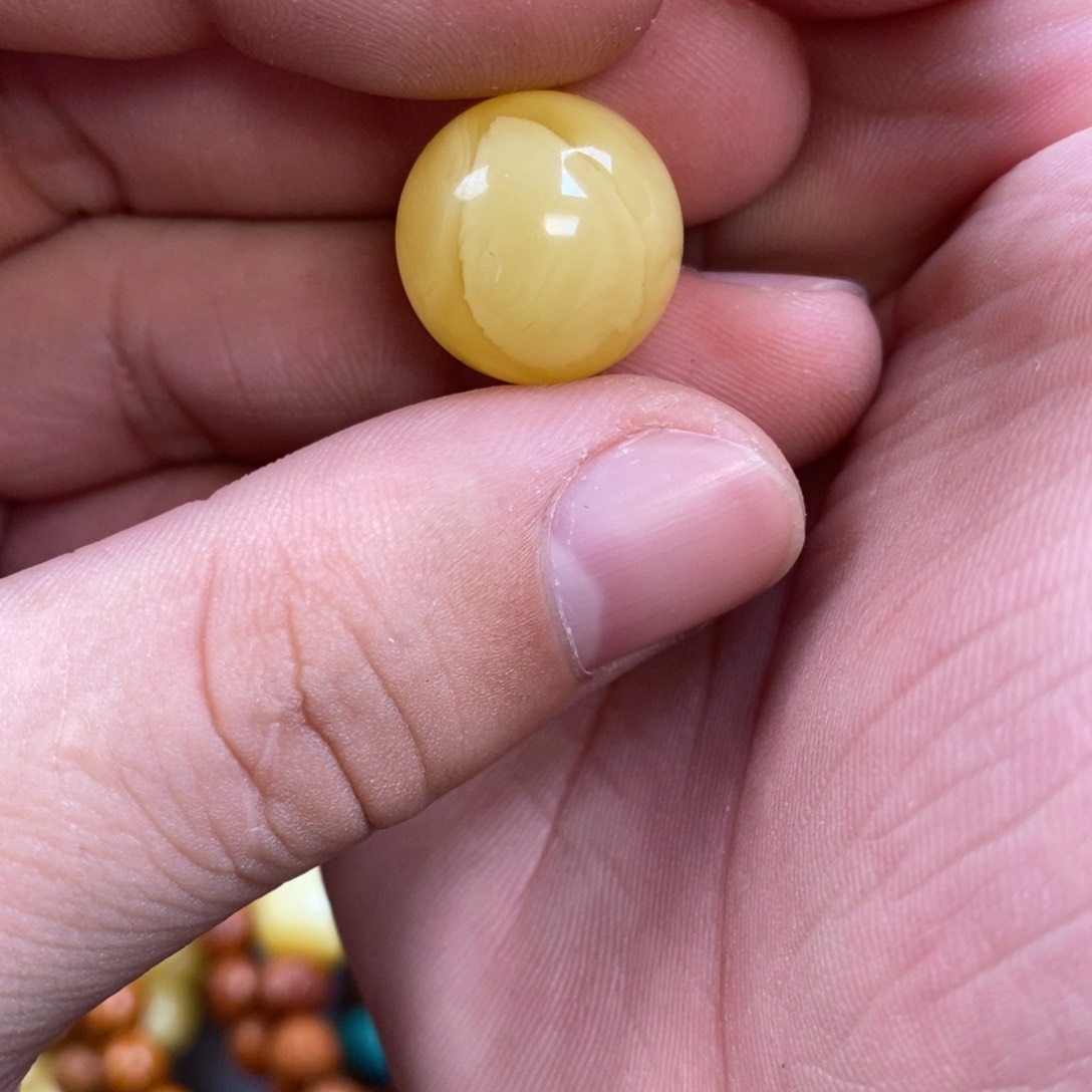 蜜蜡裸石未镶嵌苏*。