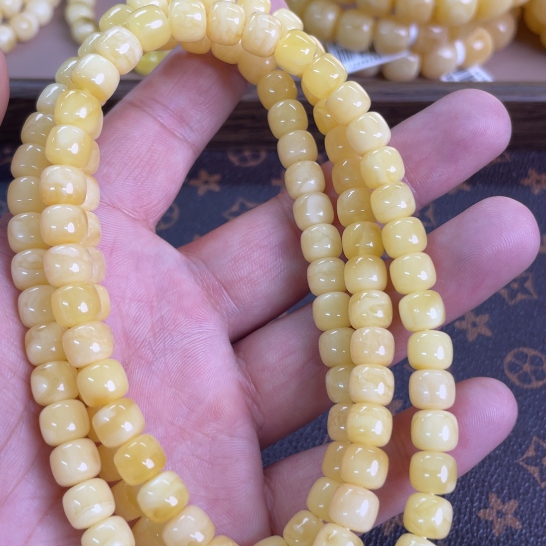 琥珀裸石未镶嵌03700000000