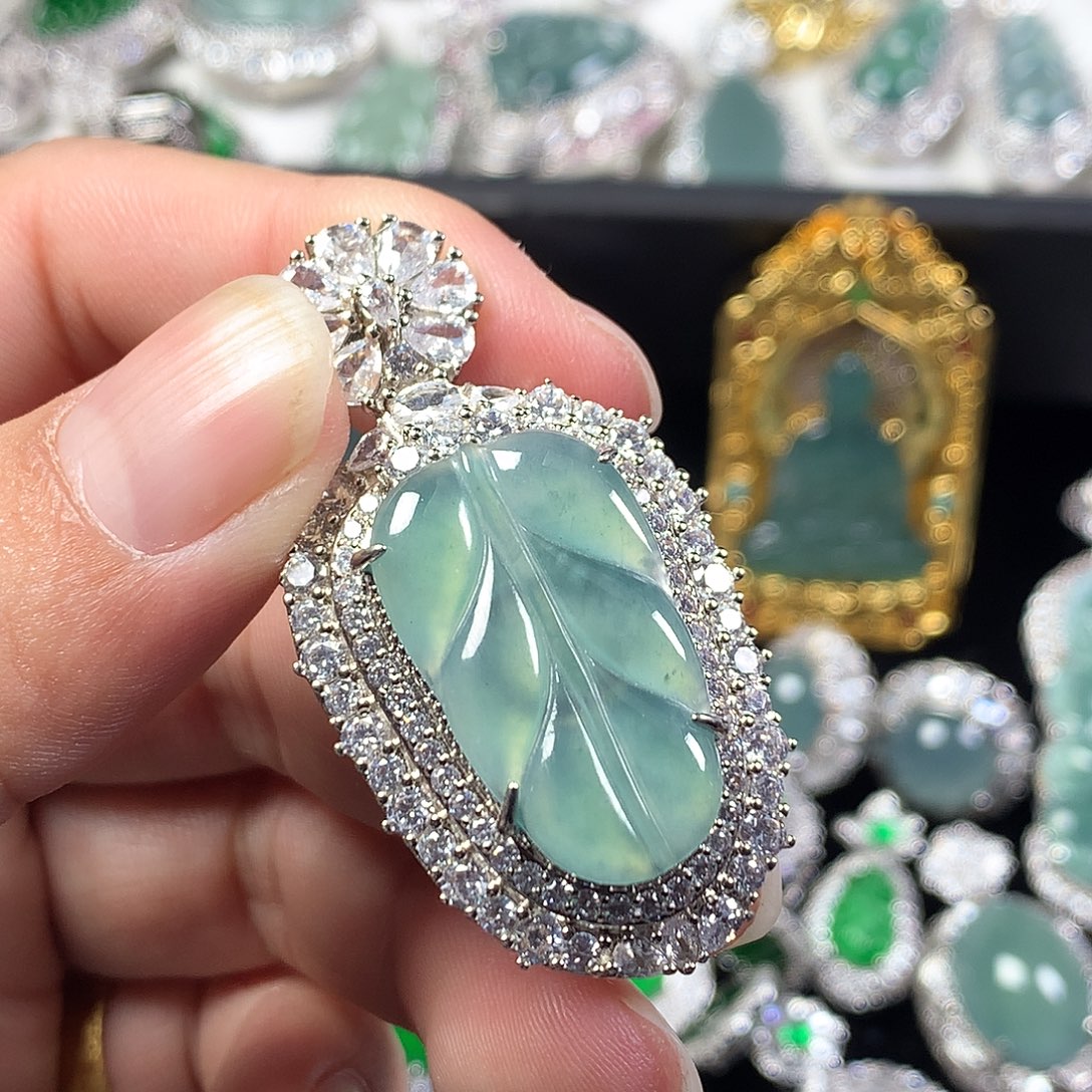 翡翠未镶嵌吊坠(不含链)