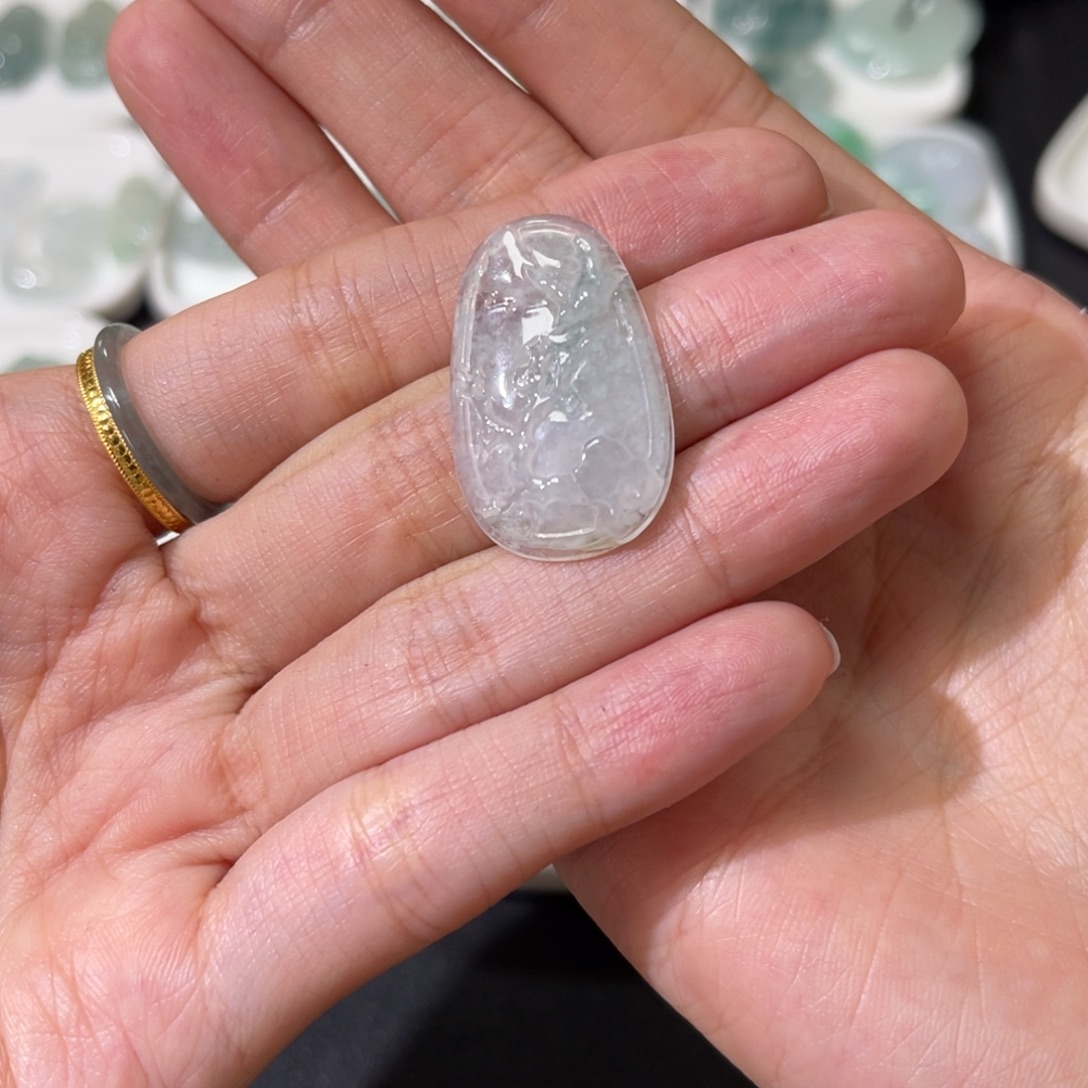 翡翠未镶嵌颈饰喜上眉梢