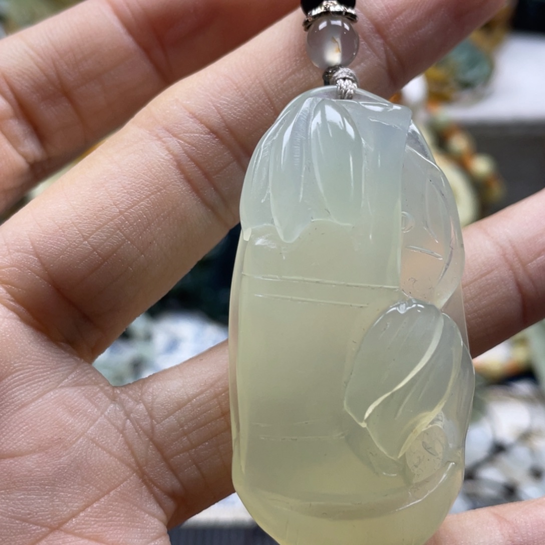 蛇纹石玉颈饰未镶嵌