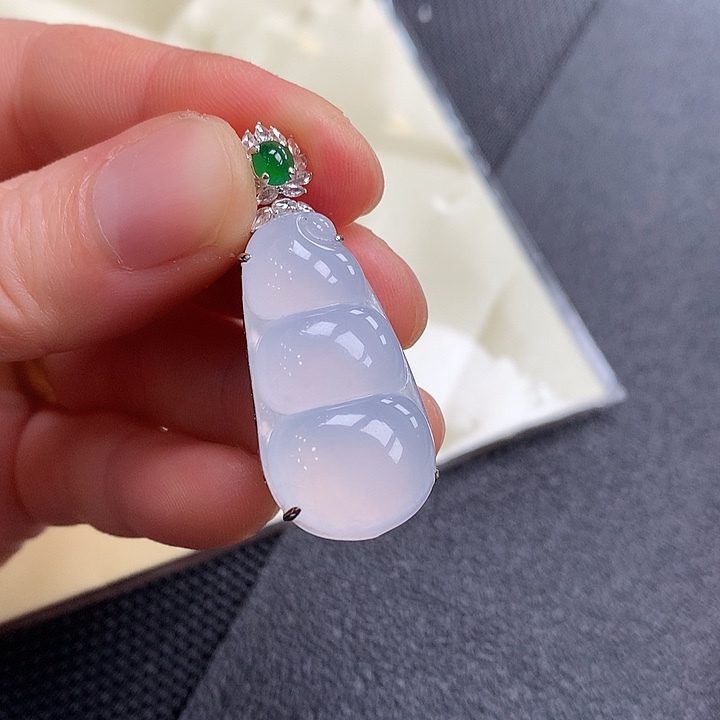 翡翠颈饰18K金镶嵌福豆