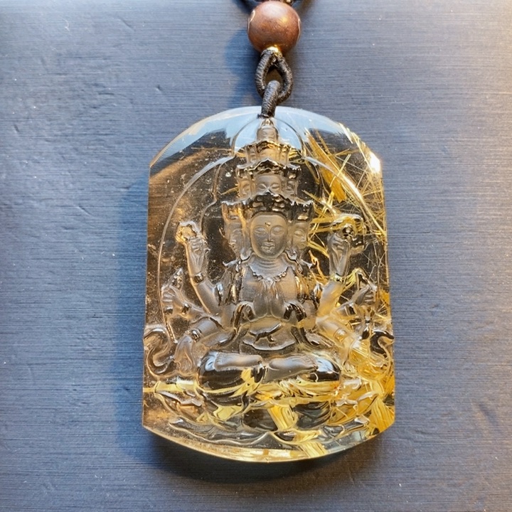 颈饰未镶嵌发晶天然清透体黄钛晶千手观音无事牌