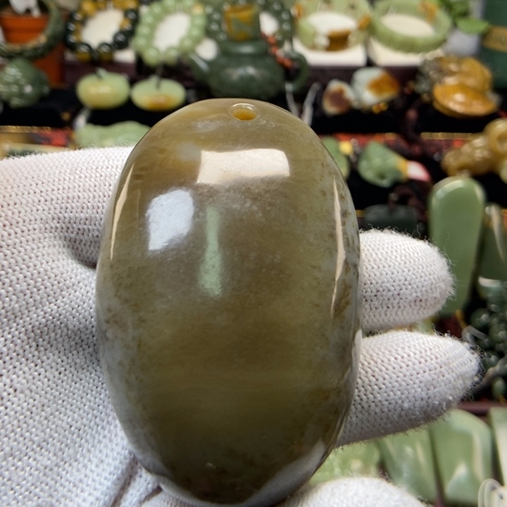 未镶嵌岫岩老玉（透闪石质玉）把件