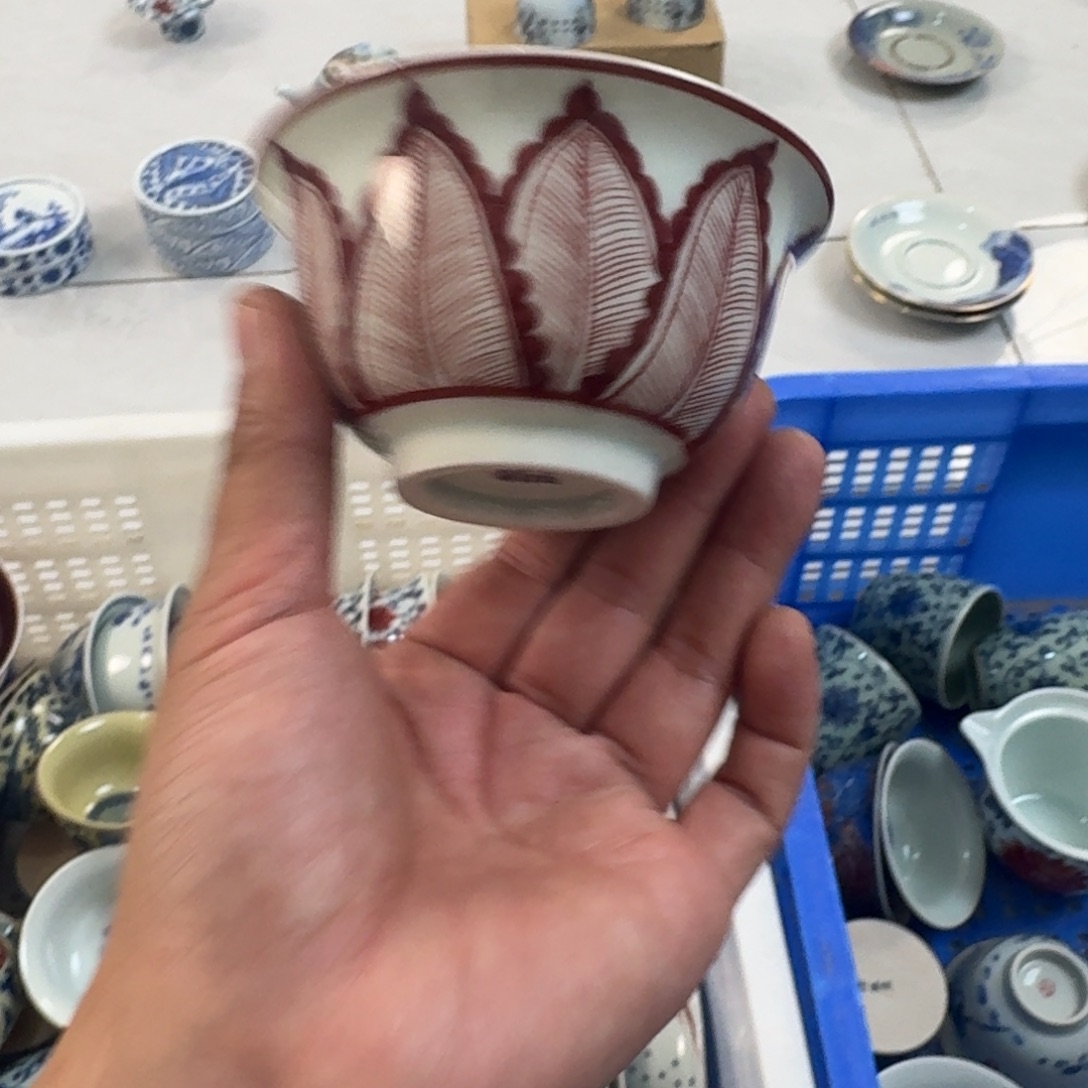 摆件陶釉里红芭蕉叶大压手