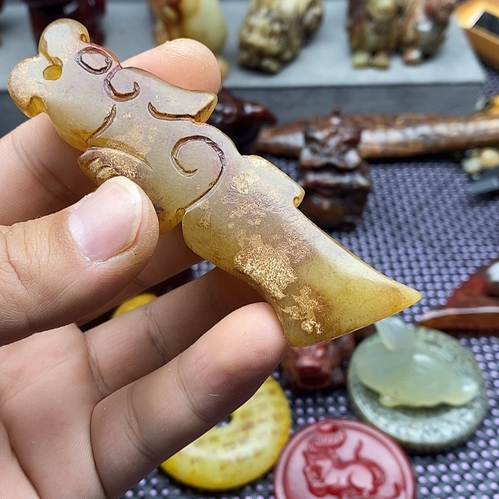 蛇纹石玉未镶嵌颈饰