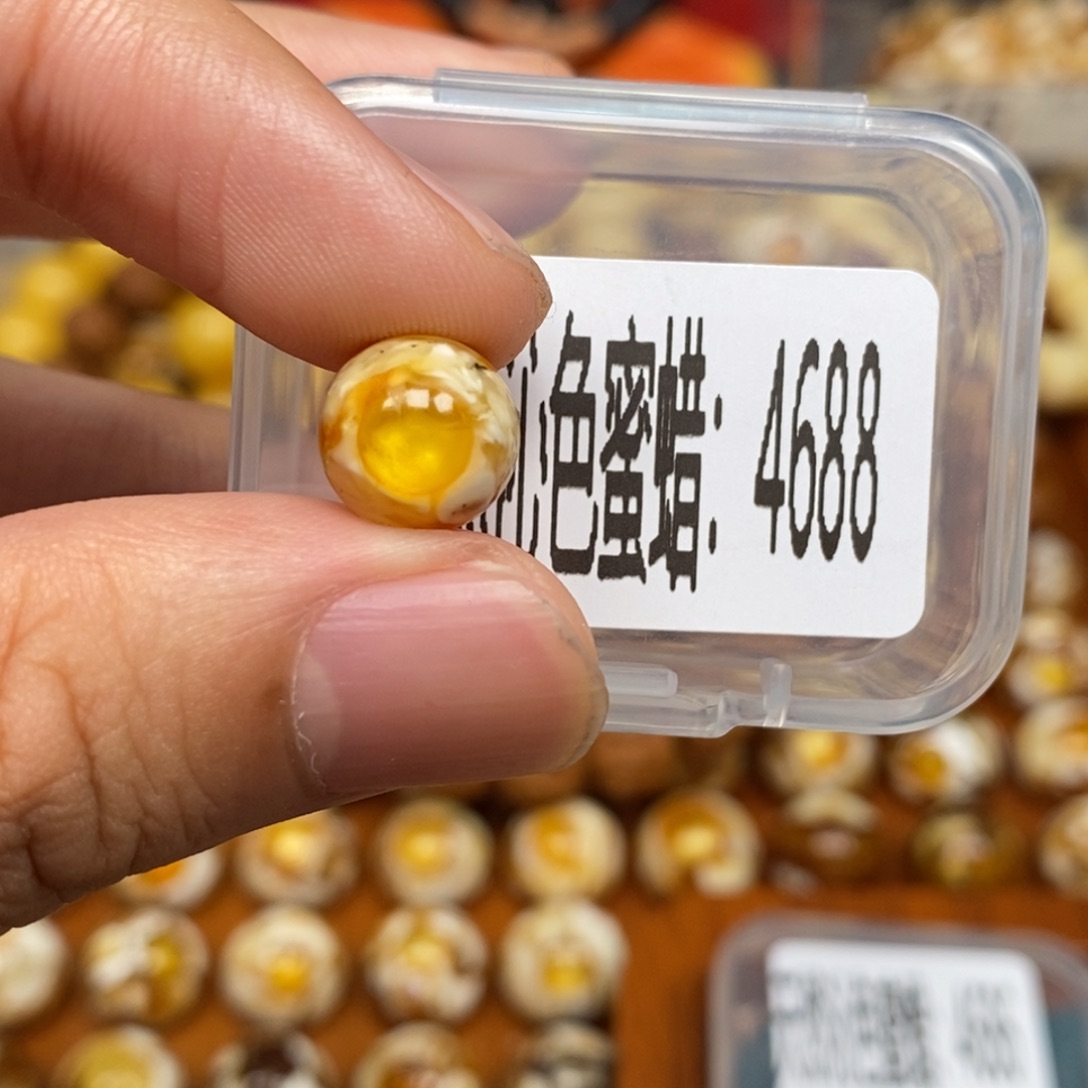 蜜蜡未镶嵌珠宝奇石4688