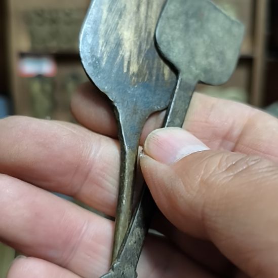 无***朵硅胶香铲两个，包浆自然