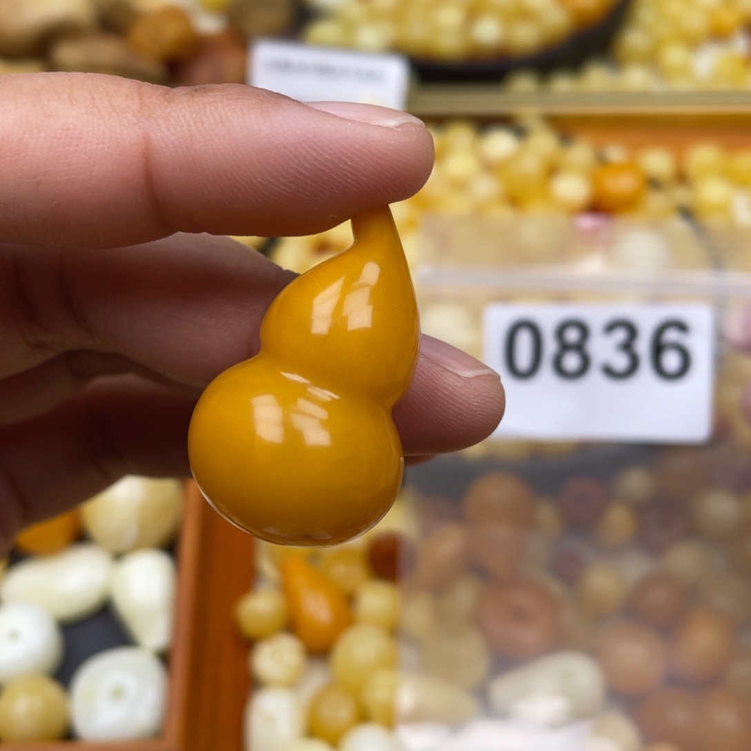 琥珀珠宝奇石未镶嵌