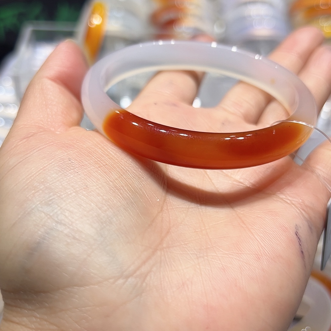 岁***づ玛瑙/玉髓未镶嵌手镯