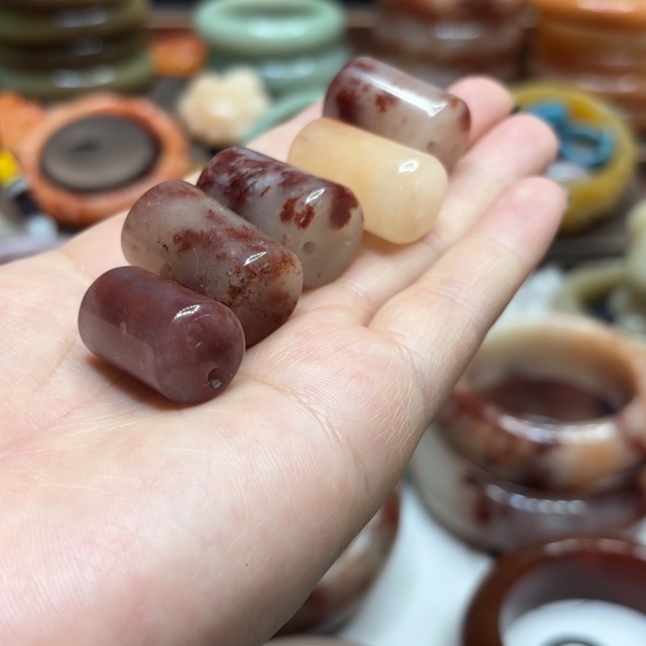 ****y石英岩玉合金颈饰