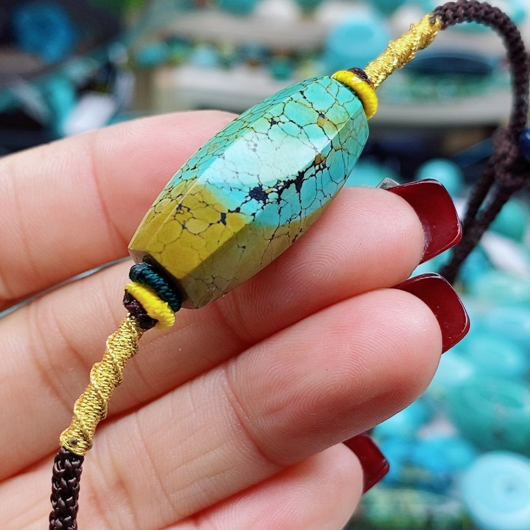 绿松石颈饰未镶嵌