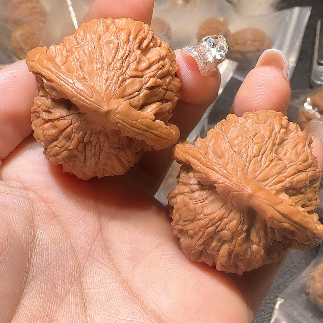 文玩核桃吊坠42红狮子