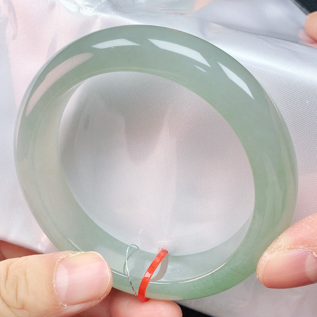 翡翠手镯未镶嵌56圈