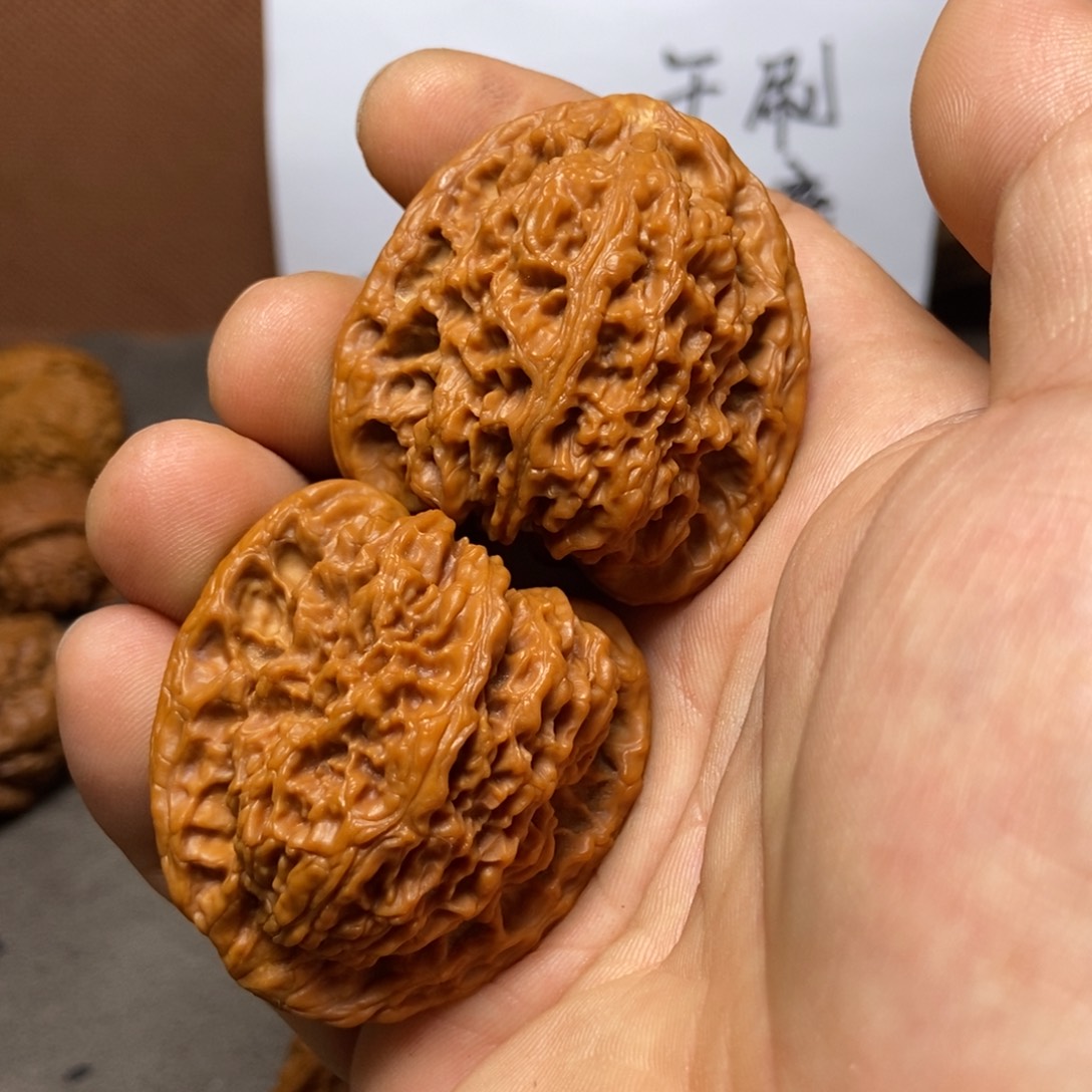 ****秋文玩核桃把件南疆石