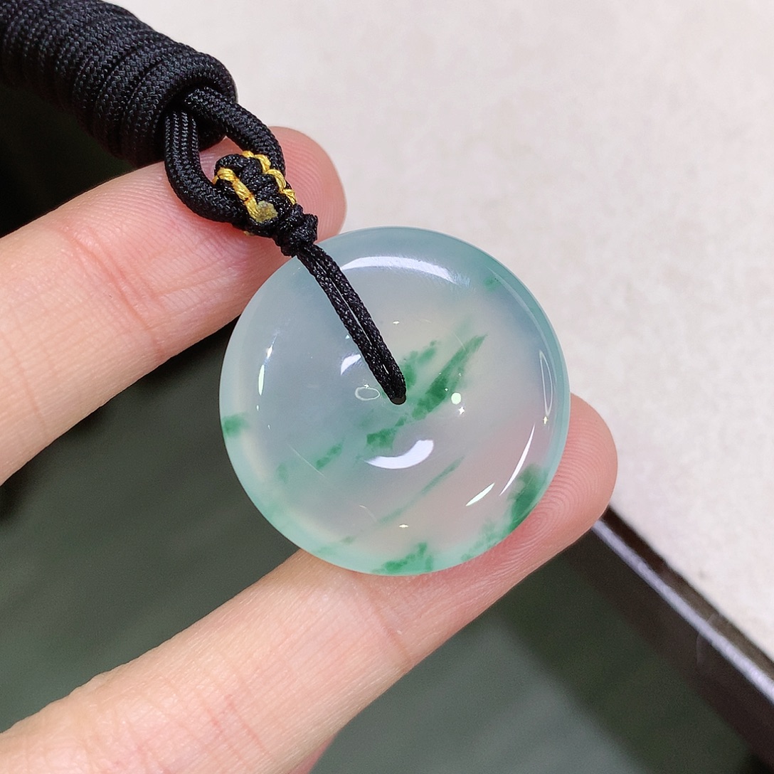 翡翠未镶嵌颈饰26/5.7