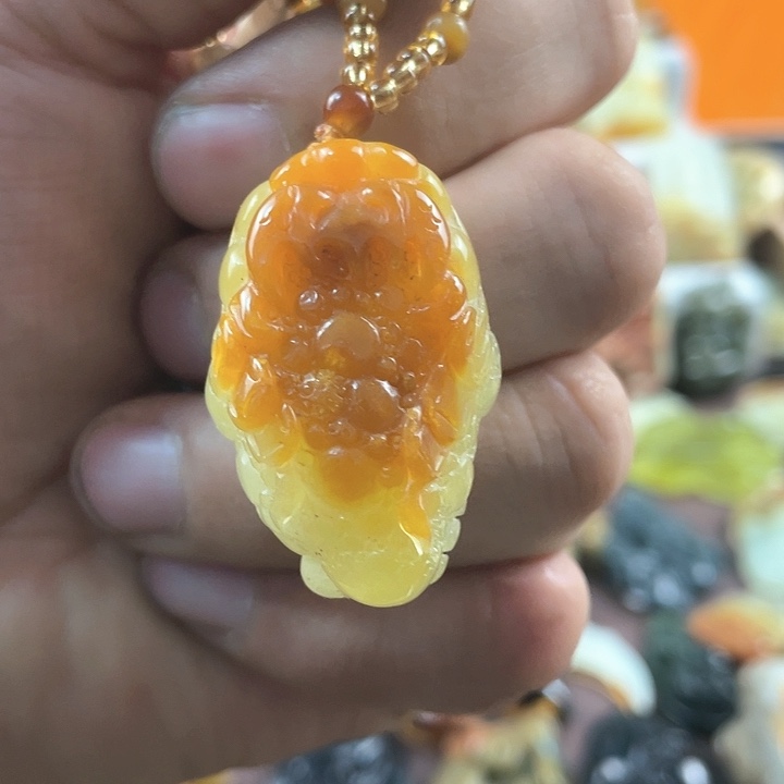 蛇纹石玉颈饰未镶嵌