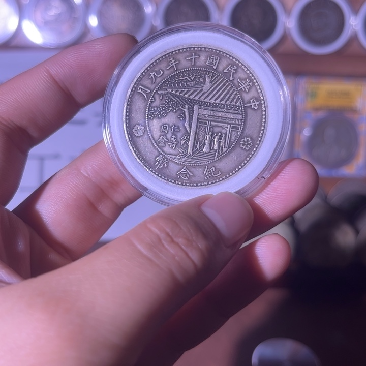 复古 精美龙洋可吹响可翻面工艺品摆件