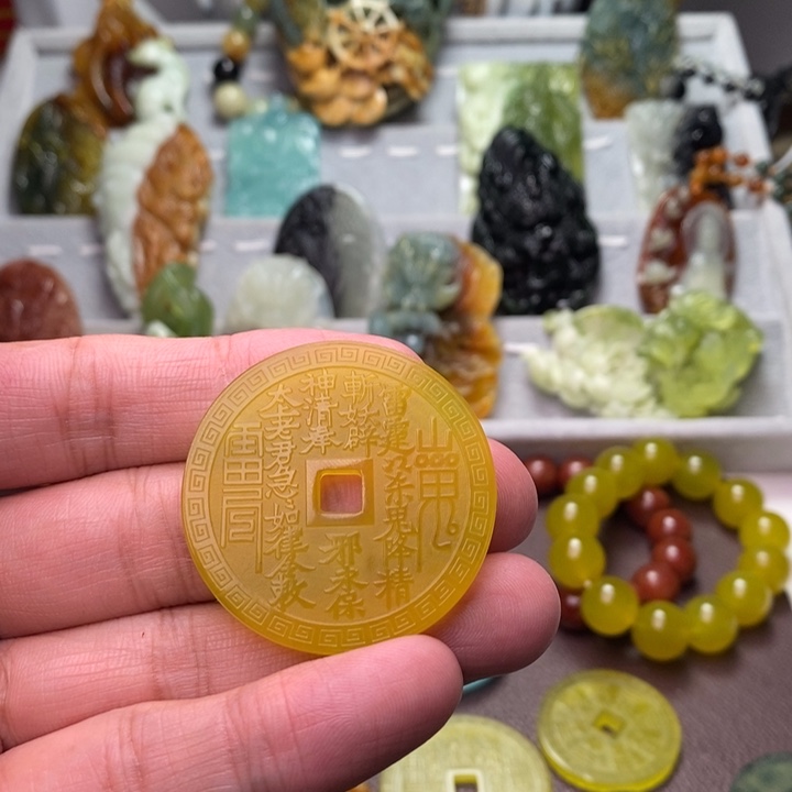 拾***彡蛇纹石玉未镶嵌颈饰