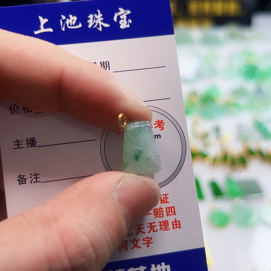 翡翠颈饰18K金镶嵌翡翠