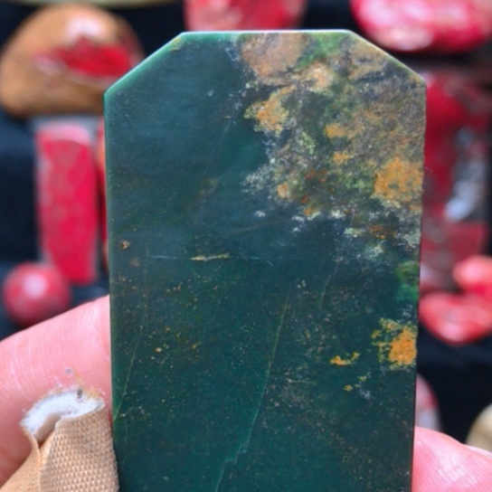 昌化鸡血石昌化源头绿无事牌